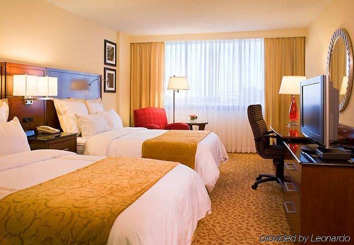 Marriott Tampa Westshore Room photo