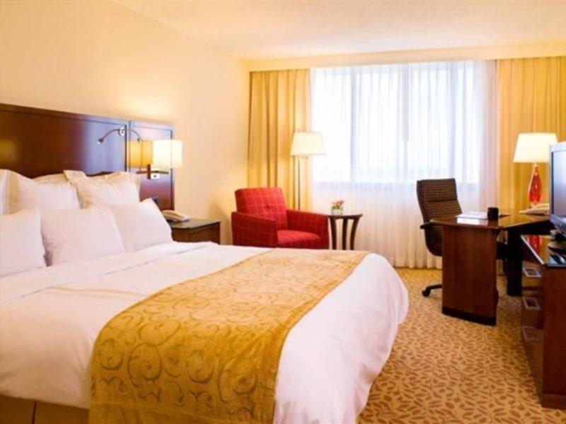 Marriott Tampa Westshore Room photo